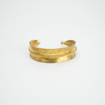 Bracelet artisanal sculpté  – Collection Fulani